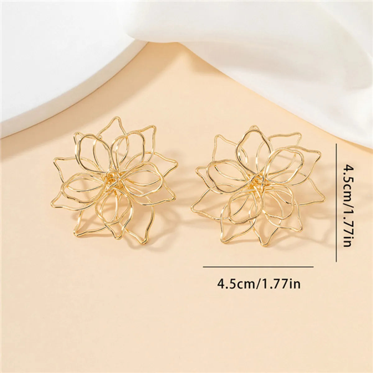 1 Pair Elegant Simple Style Flower Hollow Out Iron Ear Studs