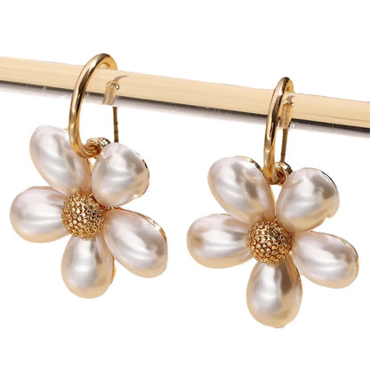 1 Pair Elegant Simple Style Flower Inlay Alloy Pearl Drop Earrings