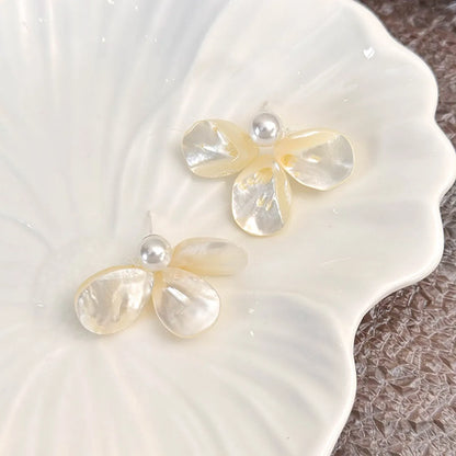 1 Pair Elegant Simple Style Flower Inlay Shell Pearl Ear Studs