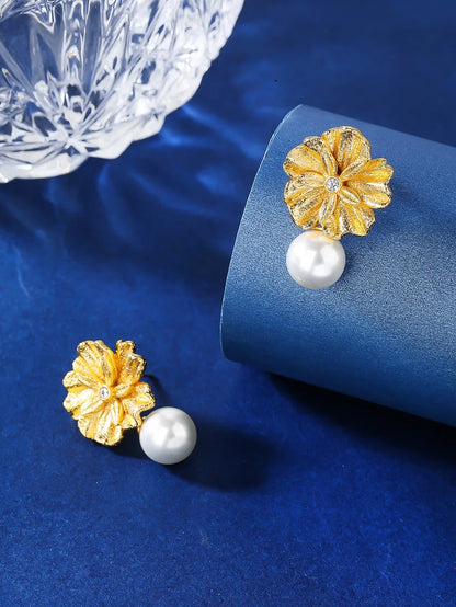 1 Pair Elegant Simple Style Flower Plating Inlay Copper Artificial Pearls Zircon 18k Gold Plated Ear Studs