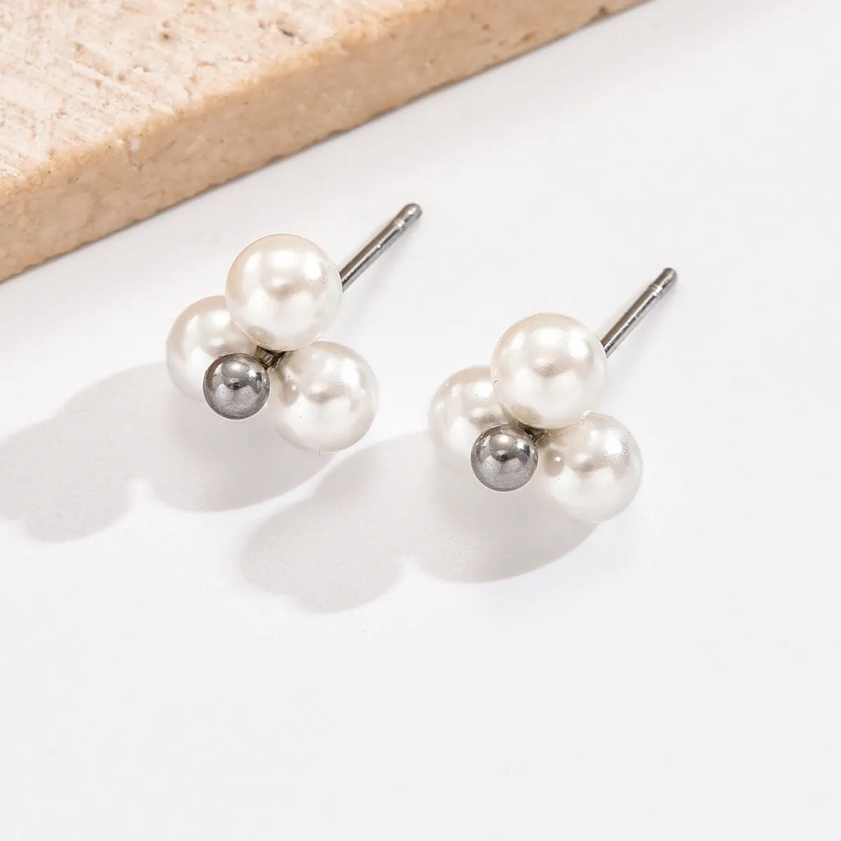 1 Pair Elegant Simple Style Flower Plating Inlay Stainless Steel Artificial Pearls 14k Gold Plated Ear Studs