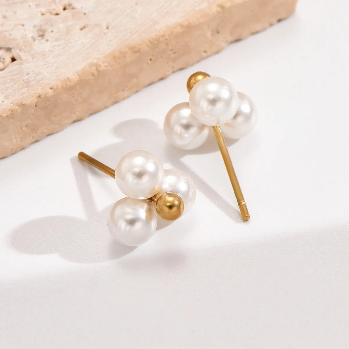 1 Pair Elegant Simple Style Flower Plating Inlay Stainless Steel Artificial Pearls 14k Gold Plated Ear Studs