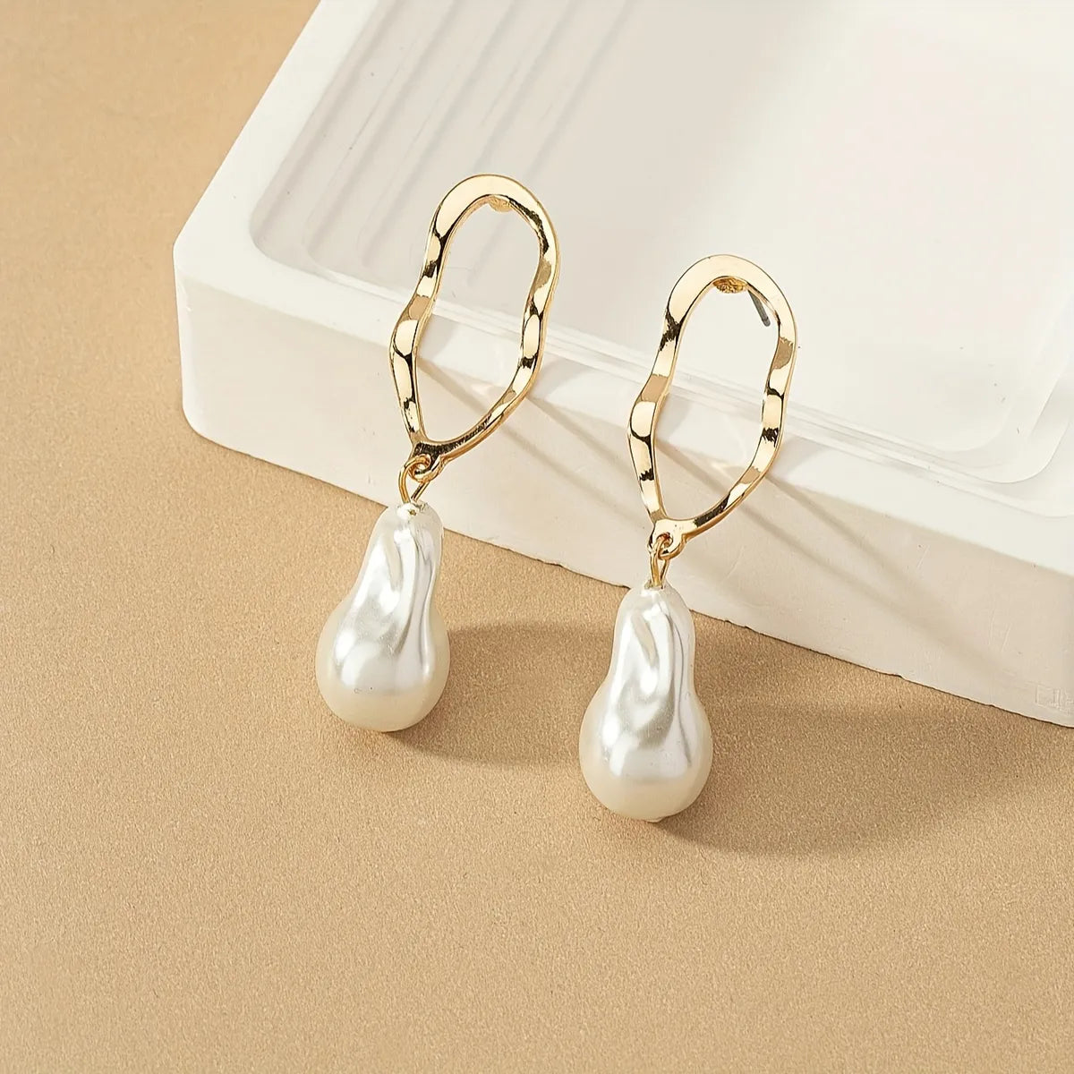 1 Pair Elegant Simple Style Geometric Arylic Alloy Drop Earrings