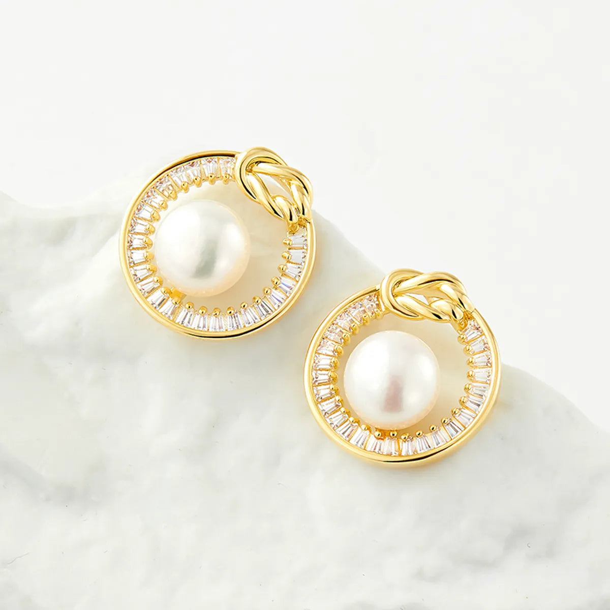 1 Pair Elegant Simple Style Geometric Freshwater Pearl Copper Ear Studs