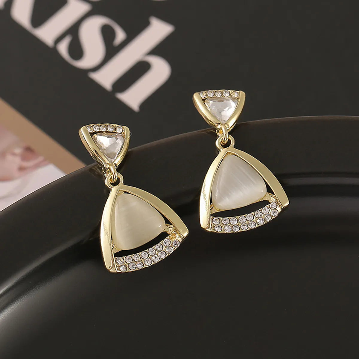 1 Pair Elegant Simple Style Geometric Plating Inlay Alloy Rhinestones Opal Drop Earrings