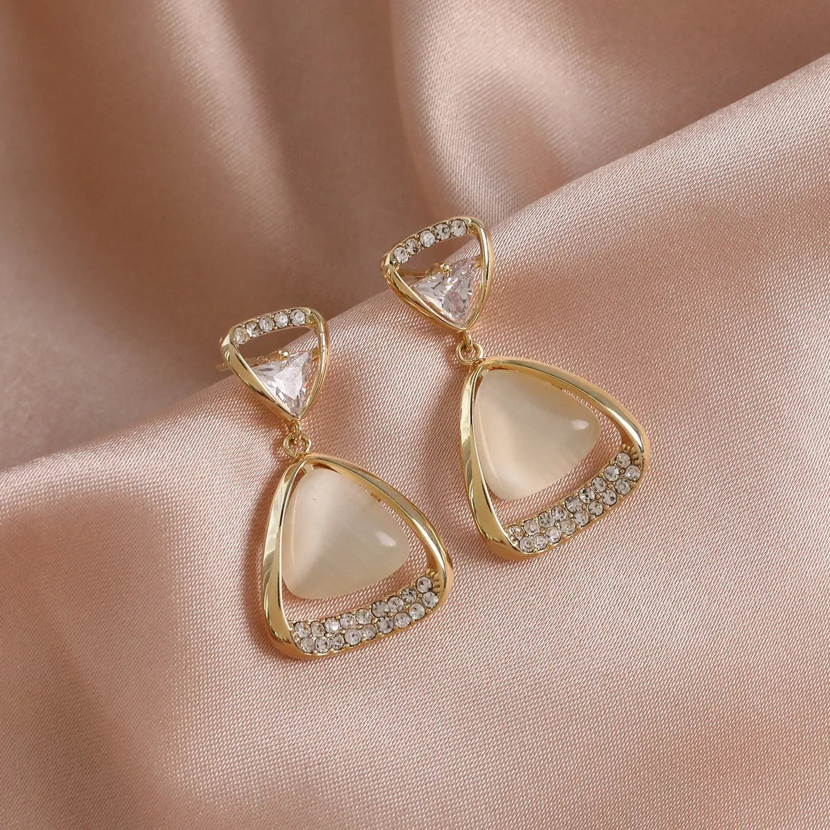 1 Pair Elegant Simple Style Geometric Plating Inlay Alloy Rhinestones Opal Drop Earrings