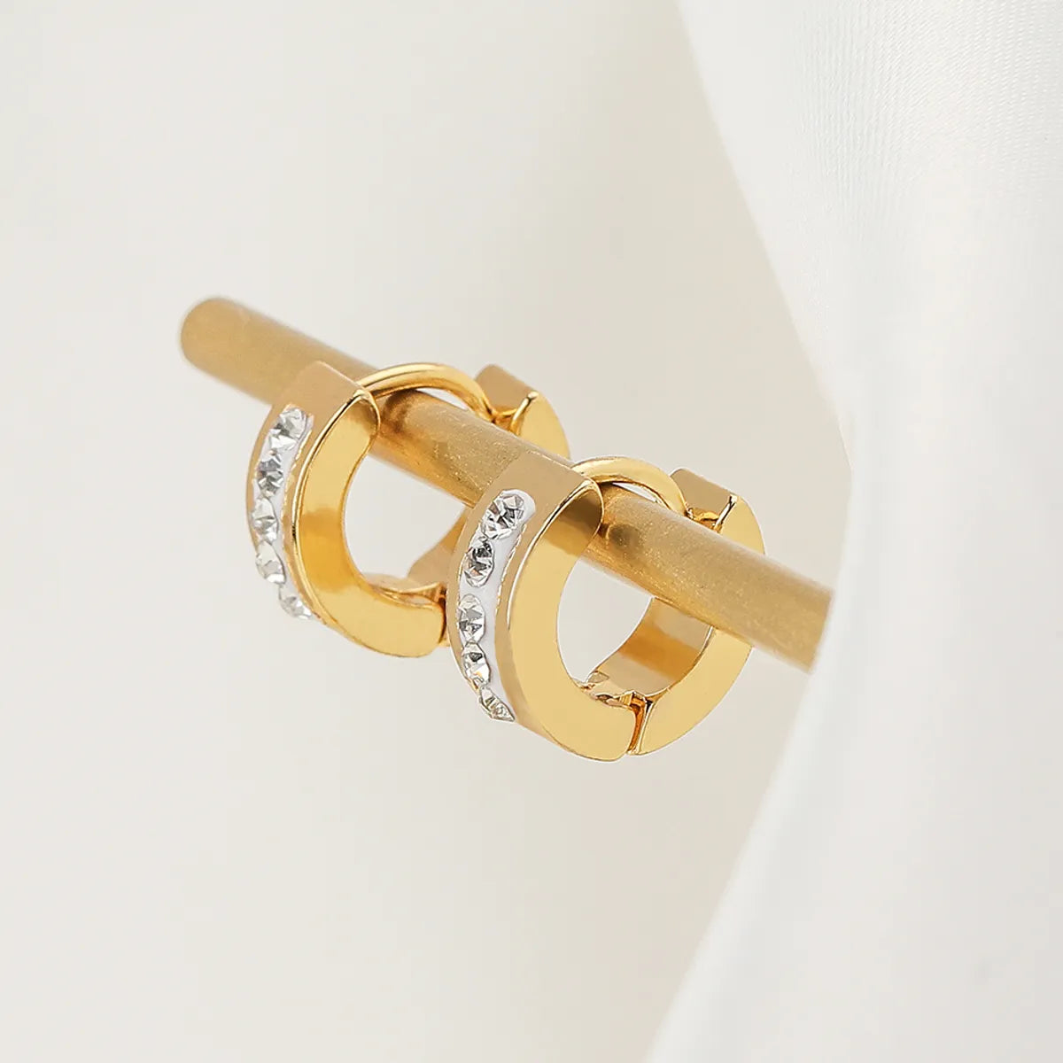 1 Pair Elegant Simple Style Geometric Stainless Steel Zircon 18K Gold Plated Huggie Earrings