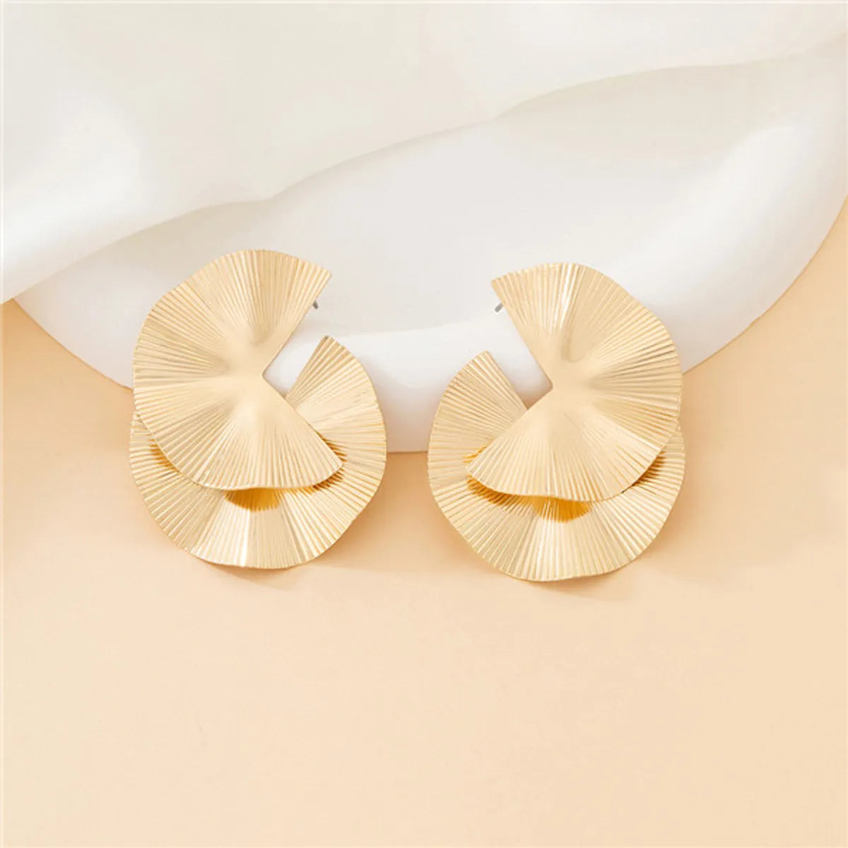 1 Pair Elegant Simple Style Ginkgo Leaf Iron Ear Studs