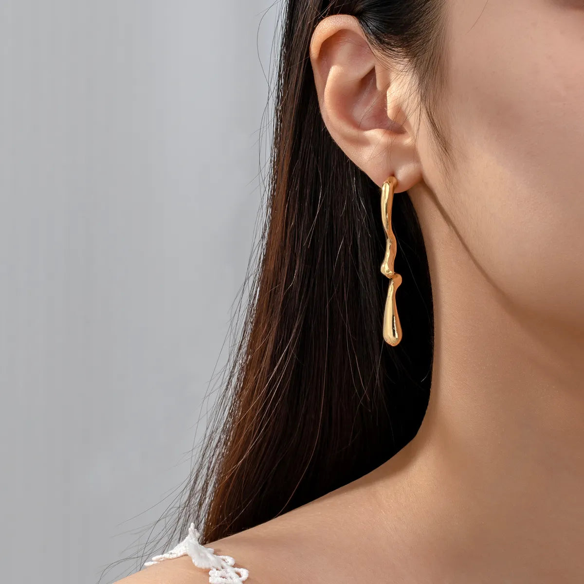 1 Pair Elegant Simple Style Irregular Lines Alloy 14K Gold Plated Ear Studs