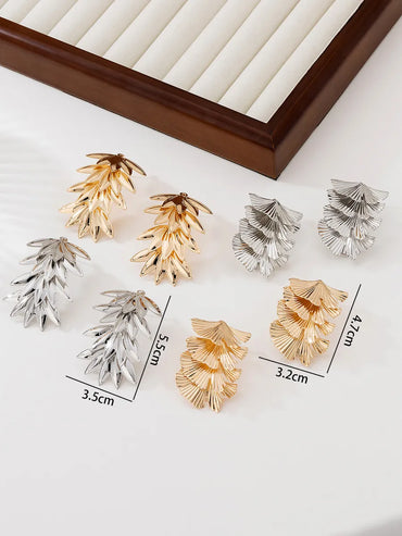 1 Pair Elegant Simple Style Leaves Plant Pleated Titanium Steel Iron White Gold Plated Gold Plated Ear Studs