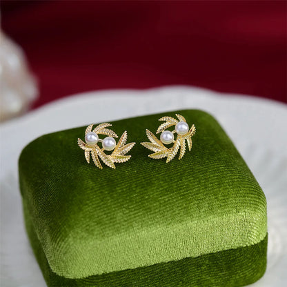 1 Pair Elegant Simple Style Leaves Plating Inlay Copper Artificial Pearls 14k Gold Plated Ear Studs