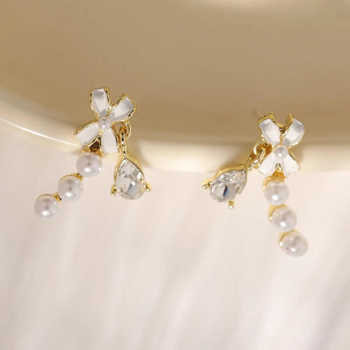 1 Pair Elegant Simple Style Pearl Bow Knot Alloy Rhinestone Drop Earrings