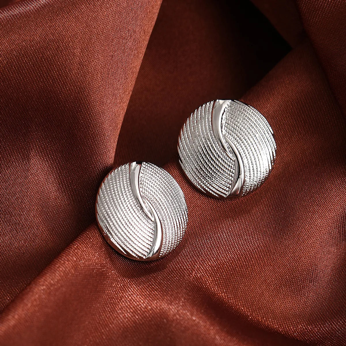 1 Pair Elegant Simple Style Round Plating Copper White Gold Plated Ear Studs