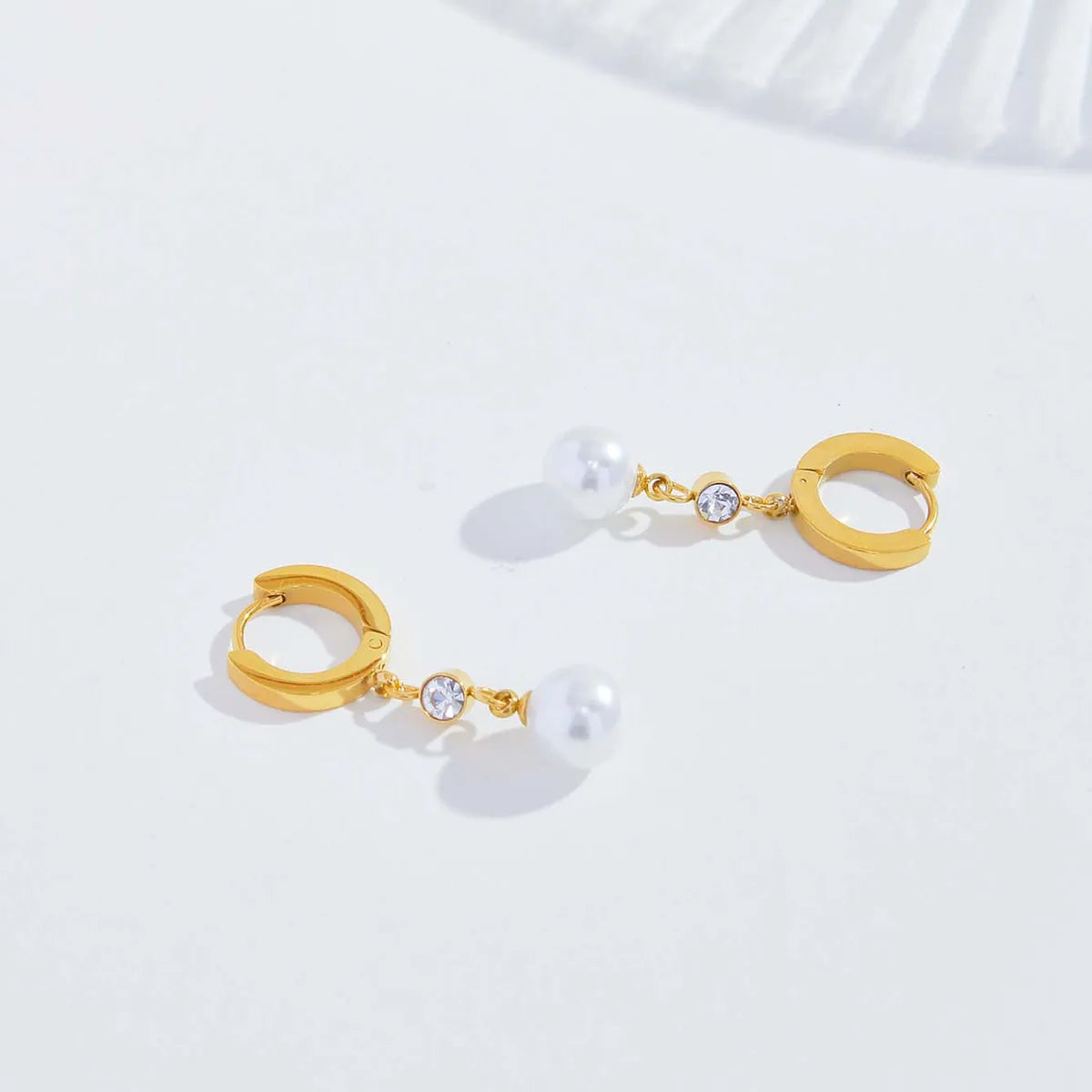 1 Pair Elegant Simple Style Round Plating Inlay Stainless Steel Artificial Pearls Zircon 18k Gold Plated Drop Earrings