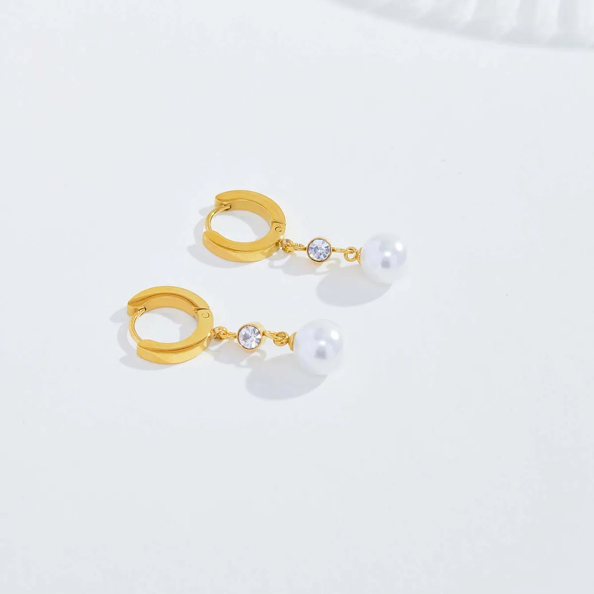 1 Pair Elegant Simple Style Round Plating Inlay Stainless Steel Artificial Pearls Zircon 18k Gold Plated Drop Earrings