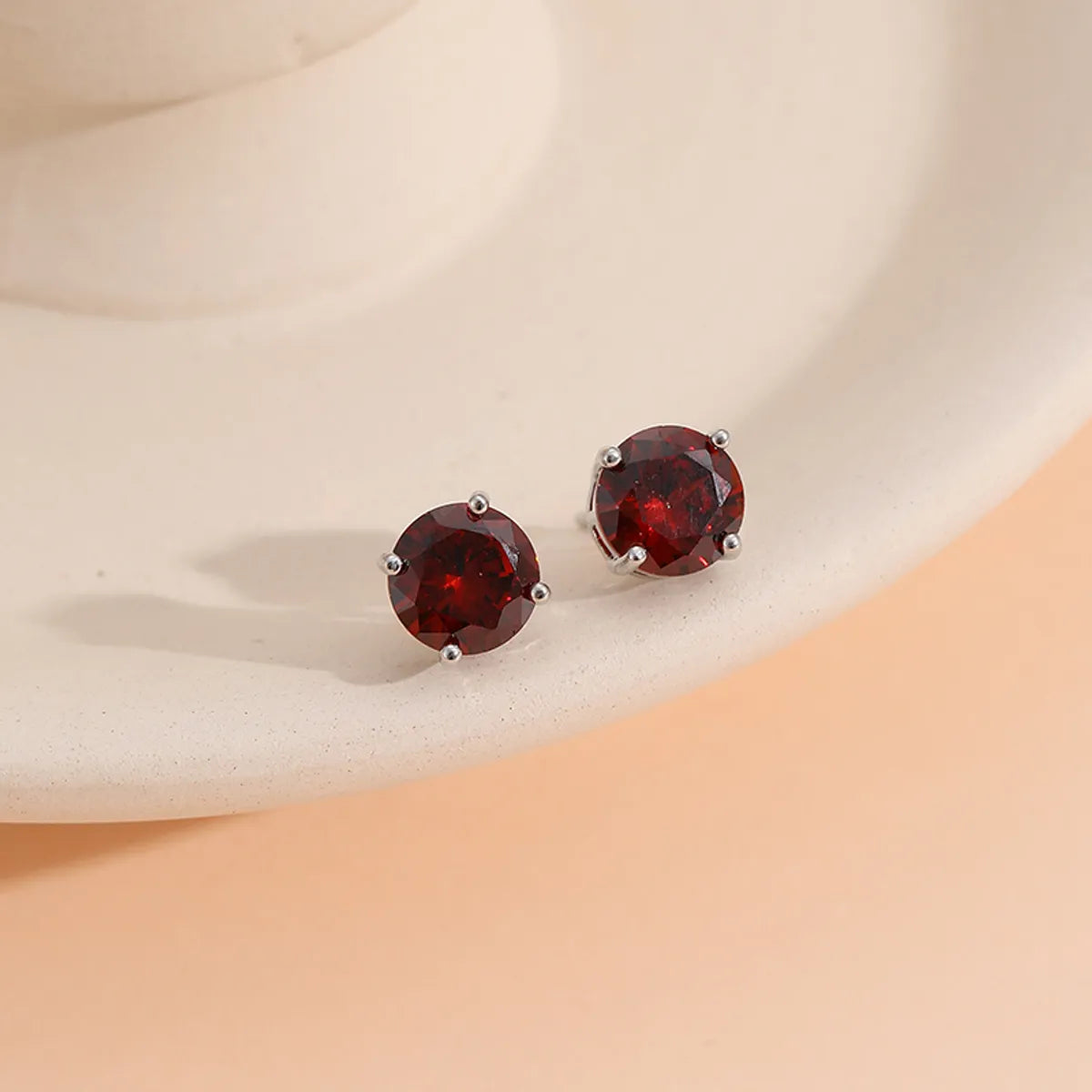 1 Pair Elegant Simple Style Streetwear Oval Inlay Copper Zircon White  Ear Studs