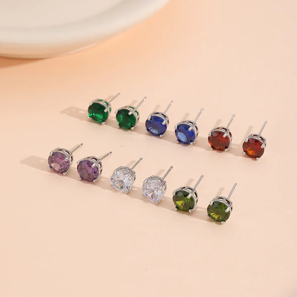 1 Pair Elegant Simple Style Streetwear Oval Inlay Copper Zircon White  Ear Studs