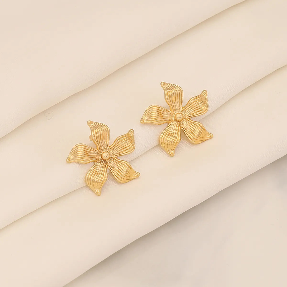 1 Pair Elegant Simple Style Sunflower Flower Plating 304 Stainless Steel 18K Gold Plated Ear Studs