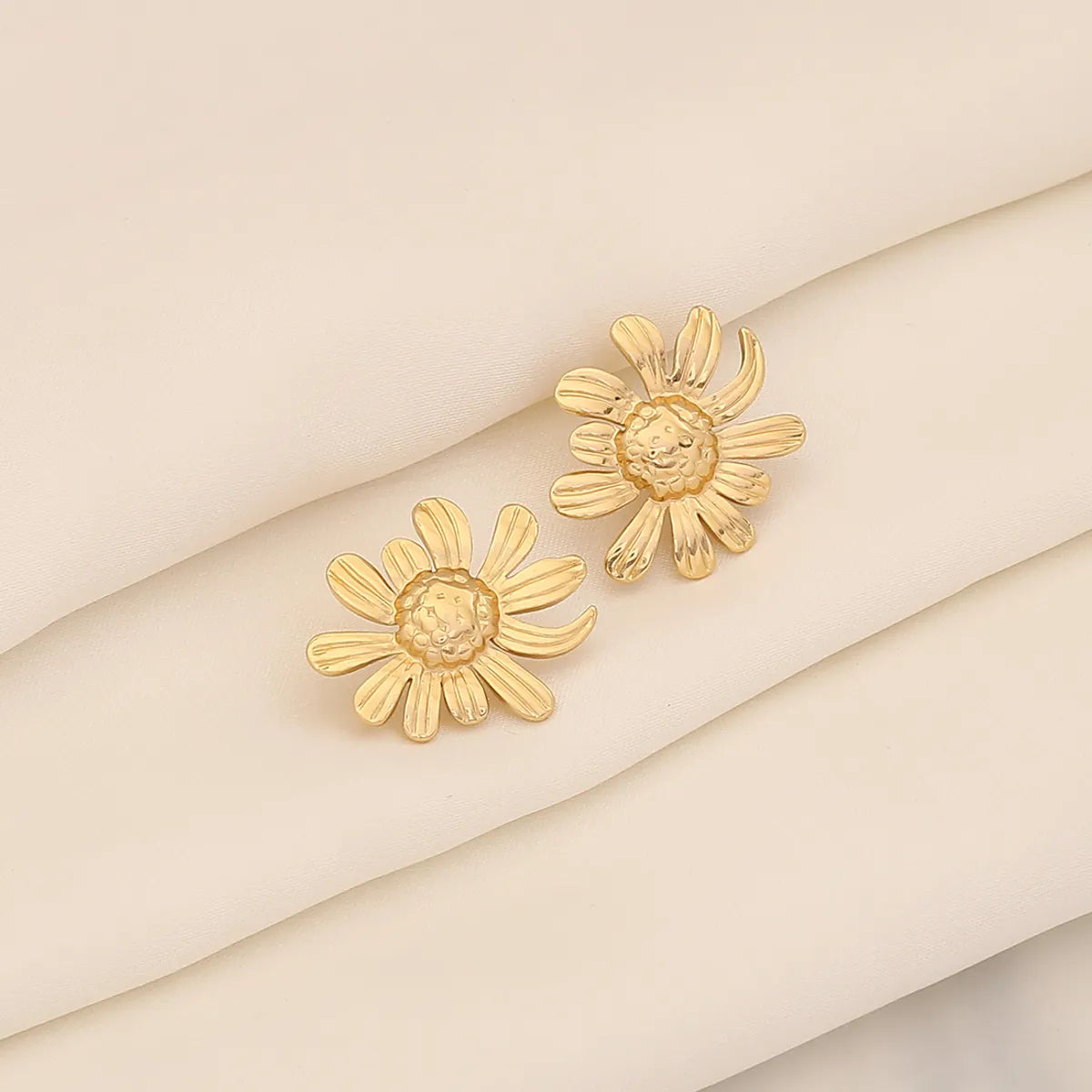 1 Pair Elegant Simple Style Sunflower Flower Plating 304 Stainless Steel 18K Gold Plated Ear Studs