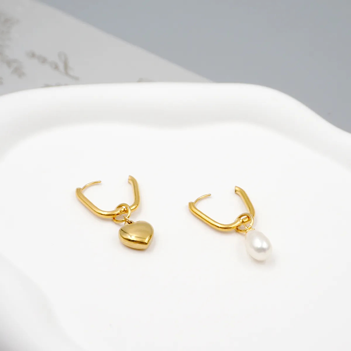 1 Pair Elegant Simple Style Water Droplets Heart Shape Plating Inlay Titanium Steel Freshwater Pearl Gold Plated Drop Earrings