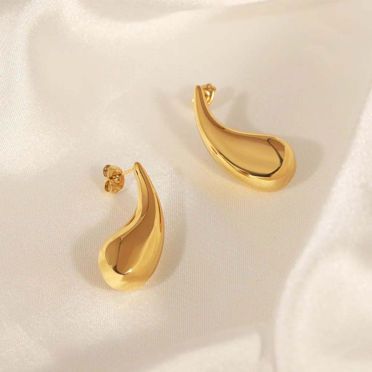 1 Pair Elegant Simple Style Water Droplets Polishing Plating Titanium Steel 18k Gold Plated Ear Studs