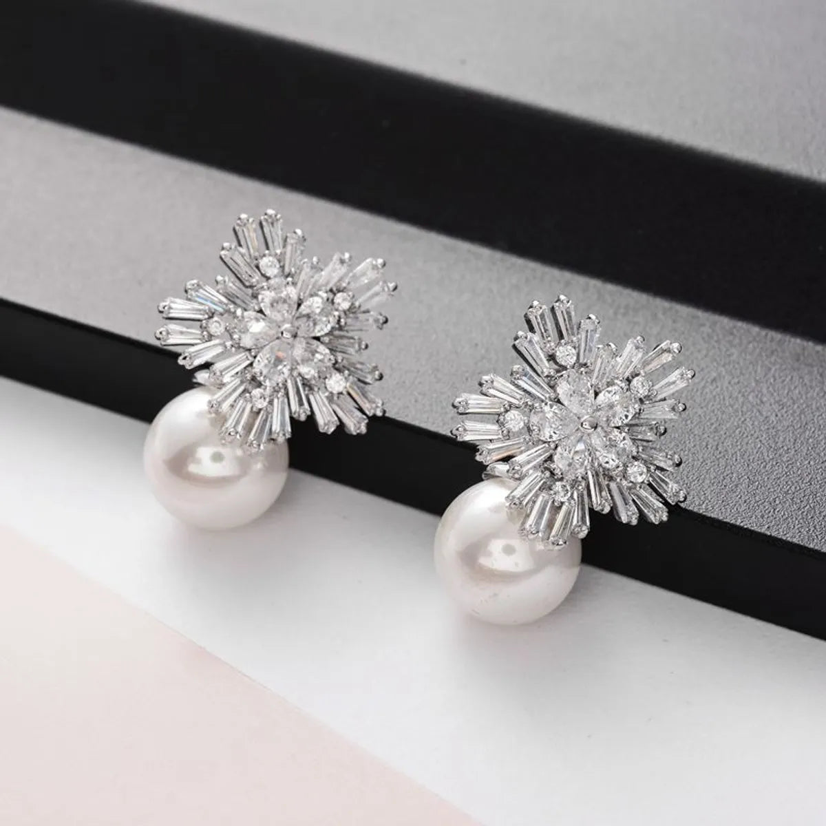 1 Pair Elegant Snowflake Inlay Copper Artificial Pearls Zircon Ear Studs