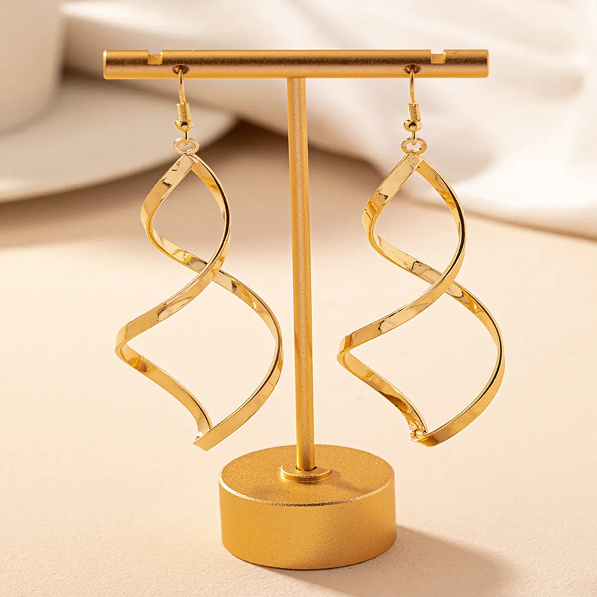 1 Pair Elegant Solid Color Plating Hollow Out Ferroalloy Gold Plated Drop Earrings