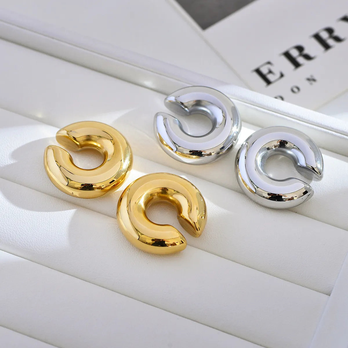 1 Pair Elegant Solid Color Plating Stainless Steel 18k Gold Plated Ear Studs