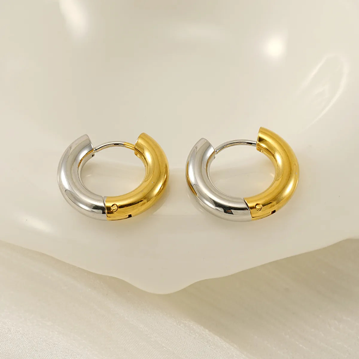 1 Pair Elegant Streetwear Round 304 Stainless Steel 18K Gold Plated Earrings