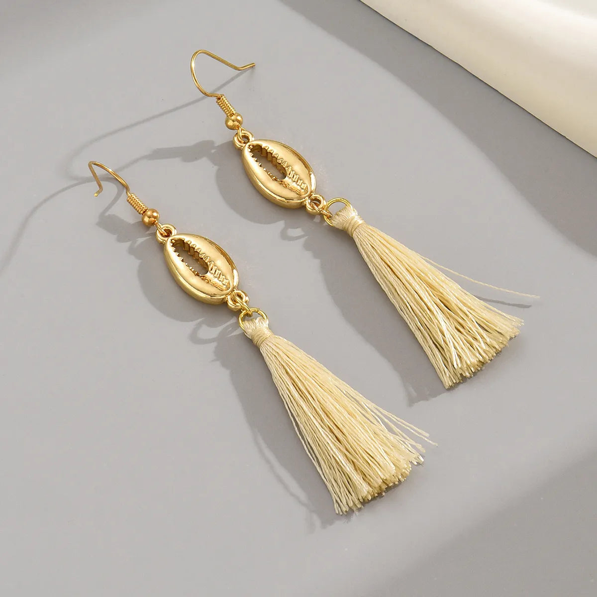 1 Pair Elegant Streetwear Shell Handmade Tassel Plating Alloy Gold Plated Drop Earrings