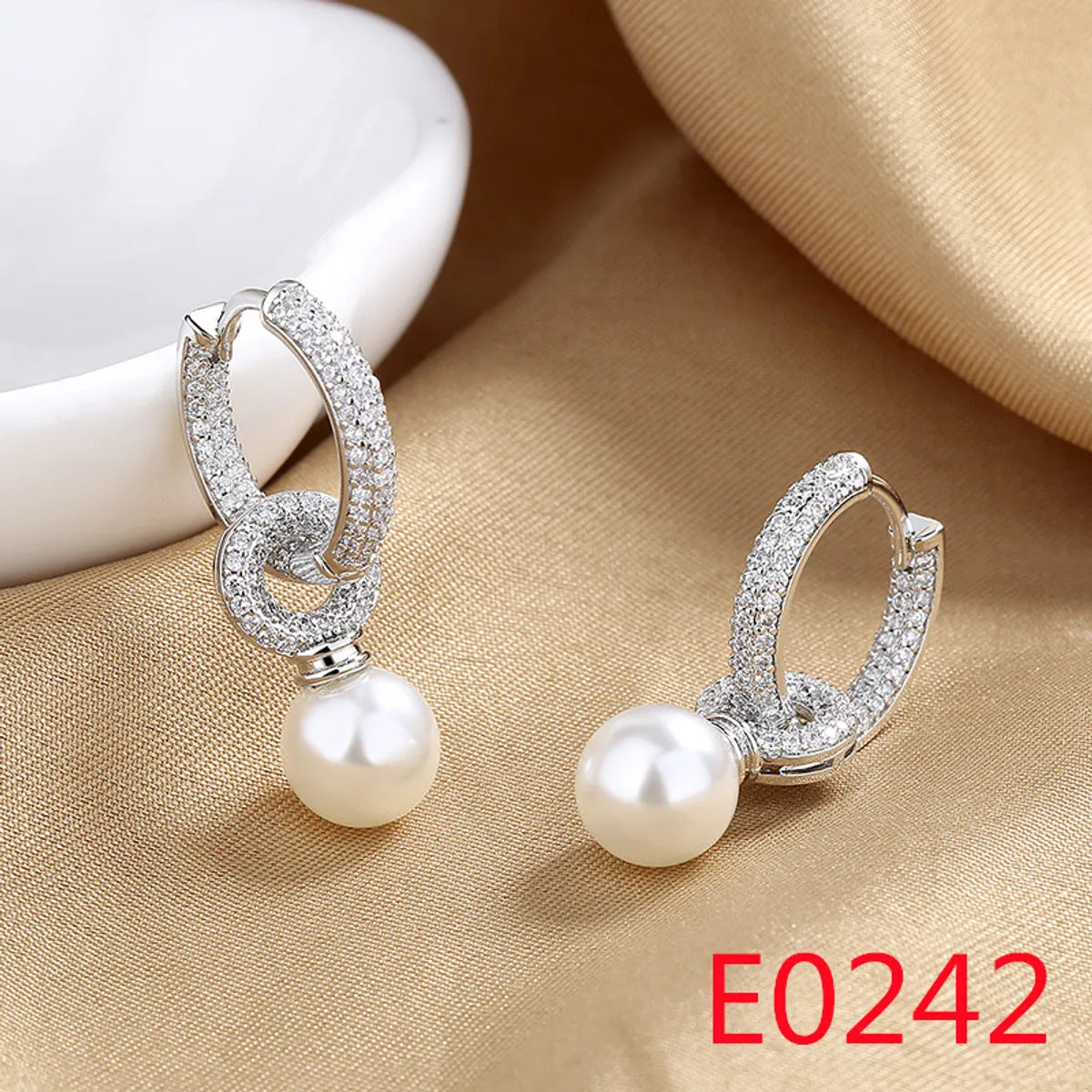 1 Pair Elegant Streetwear U Shape Round Inlay Copper Artificial Pearls Zircon Drop Earrings