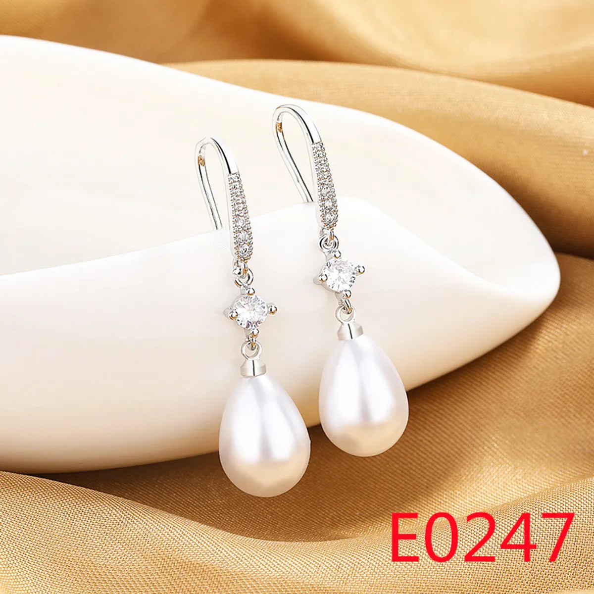 1 Pair Elegant Streetwear U Shape Round Inlay Copper Artificial Pearls Zircon Drop Earrings