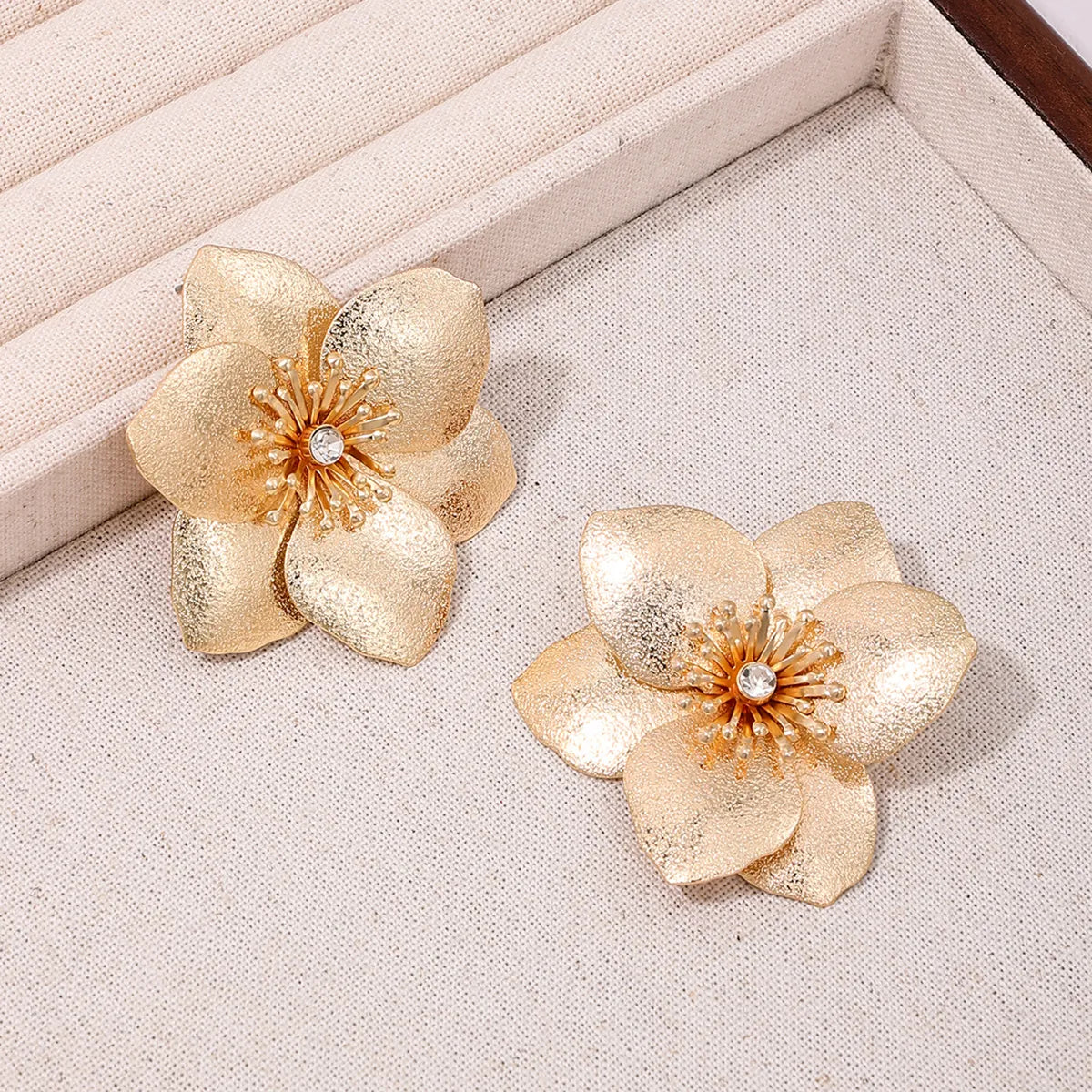 1 Pair Elegant Sweet Artistic Flower Inlay Alloy Rhinestones Ear Studs