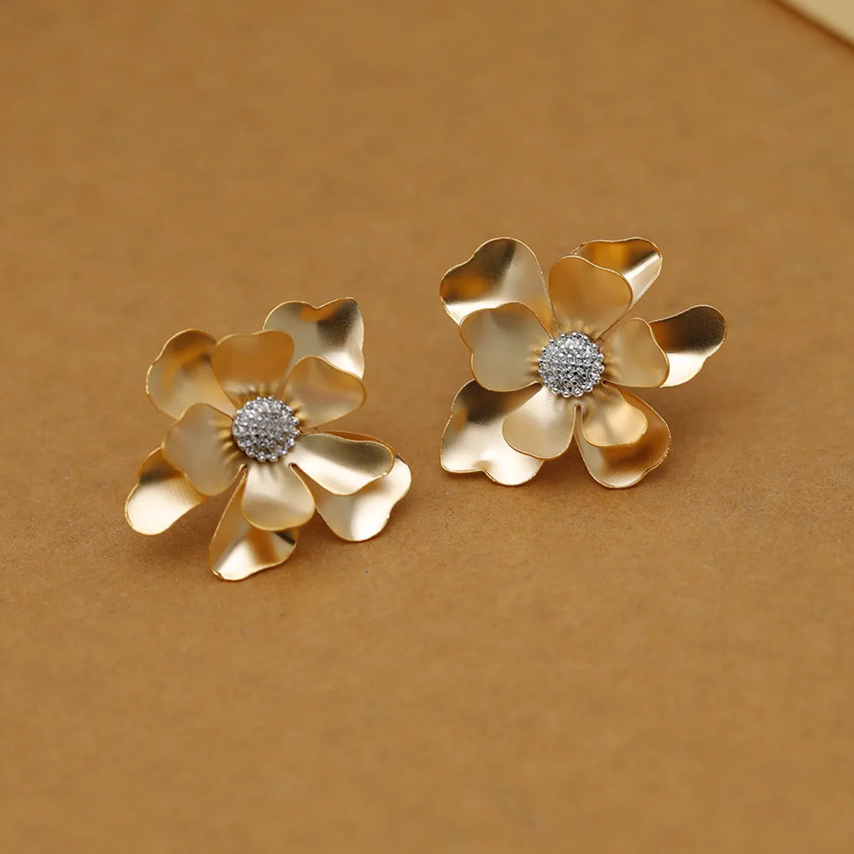 1 Pair Elegant Sweet Classic Style Flower Copper 18K Gold Plated Ear Studs