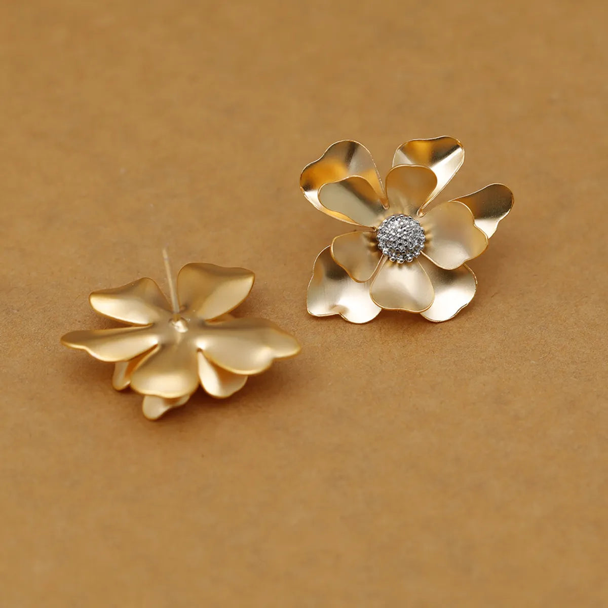 1 Pair Elegant Sweet Classic Style Flower Copper 18K Gold Plated Ear Studs