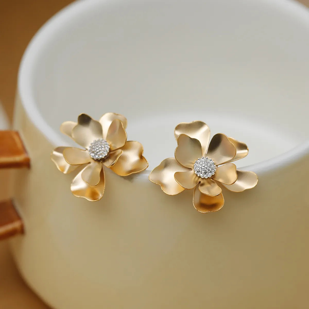 1 Pair Elegant Sweet Classic Style Flower Copper 18K Gold Plated Ear Studs