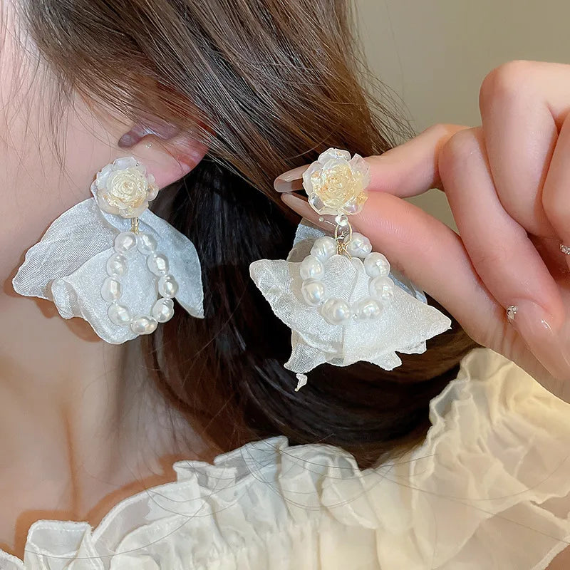 1 Pair Elegant Sweet Flower Alloy Cloth Resin Drop Earrings