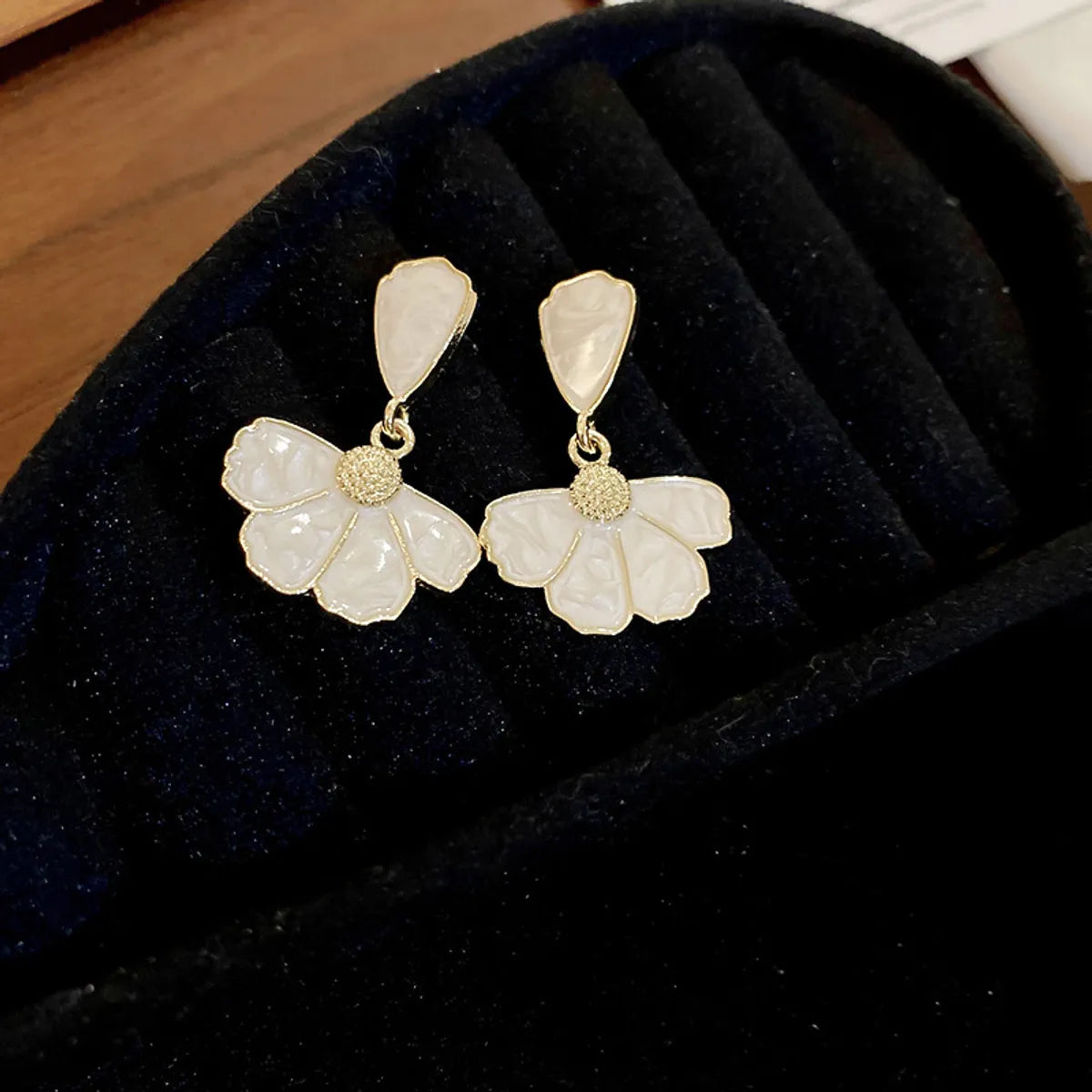 1 Pair Elegant Sweet Flower Patchwork Alloy Drop Earrings