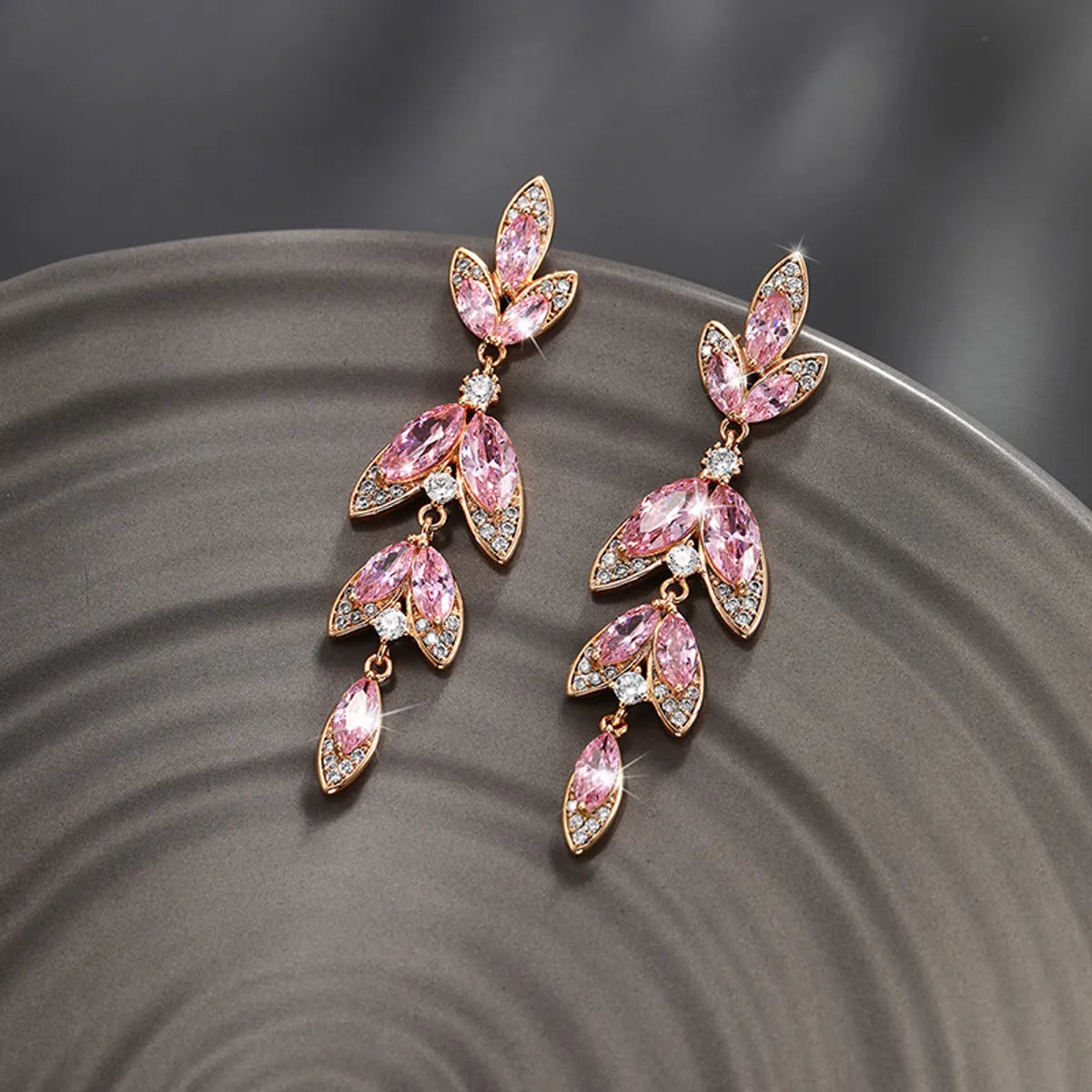 1 Pair Elegant Xuping Sweet Flower Plating Inlay Alloy Artificial Gemstones 18k Gold Plated Drop Earrings