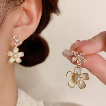 1 Pair Elegant Sweet Korean Style Flower Pearl Plating Flowers Alloy Ear Studs