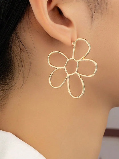 1 Pair Elegant Sweet Pastoral Flower Stoving Varnish Hollow Out Titanium Steel Iron Gold Plated Ear Studs