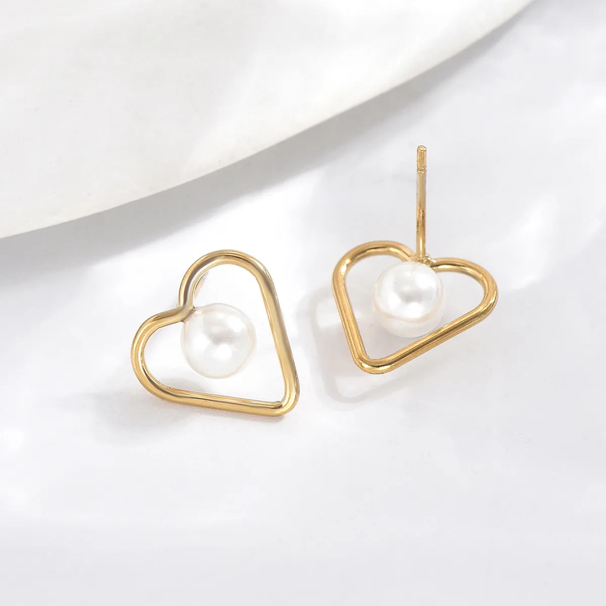 1 Pair Elegant Sweet Simple Style Heart Shape Rectangle Hollow Out Inlay Stainless Steel Artificial Pearls 14K Gold Plated Drop Earrings Ear Studs