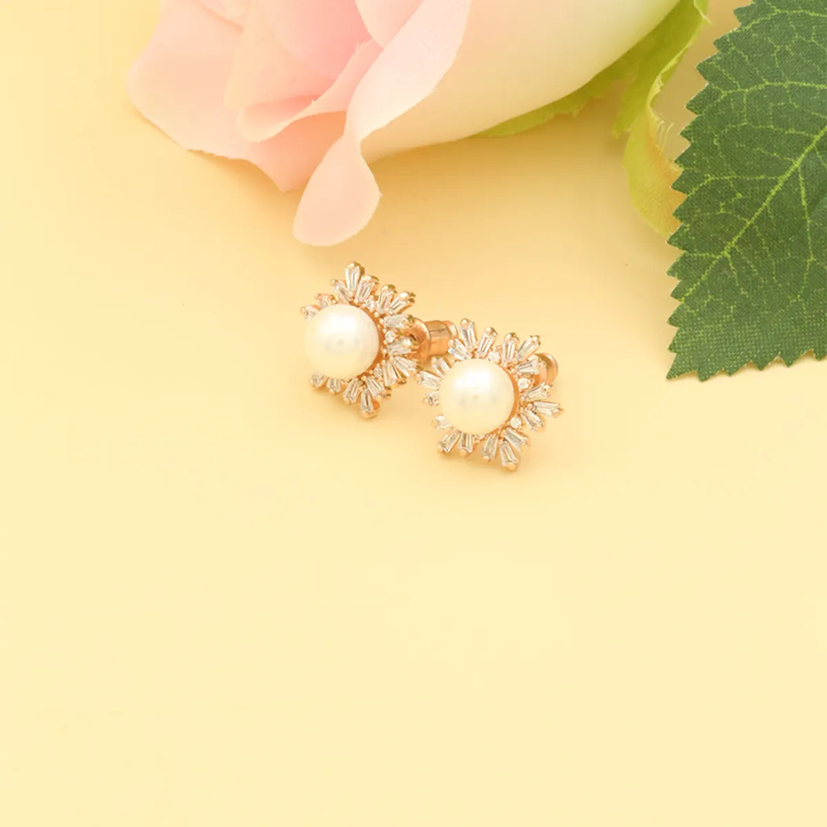 1 Pair Elegant Sweet Snowflake Plating Inlay Copper Artificial Pearls Zircon Rose Gold Plated Ear Studs