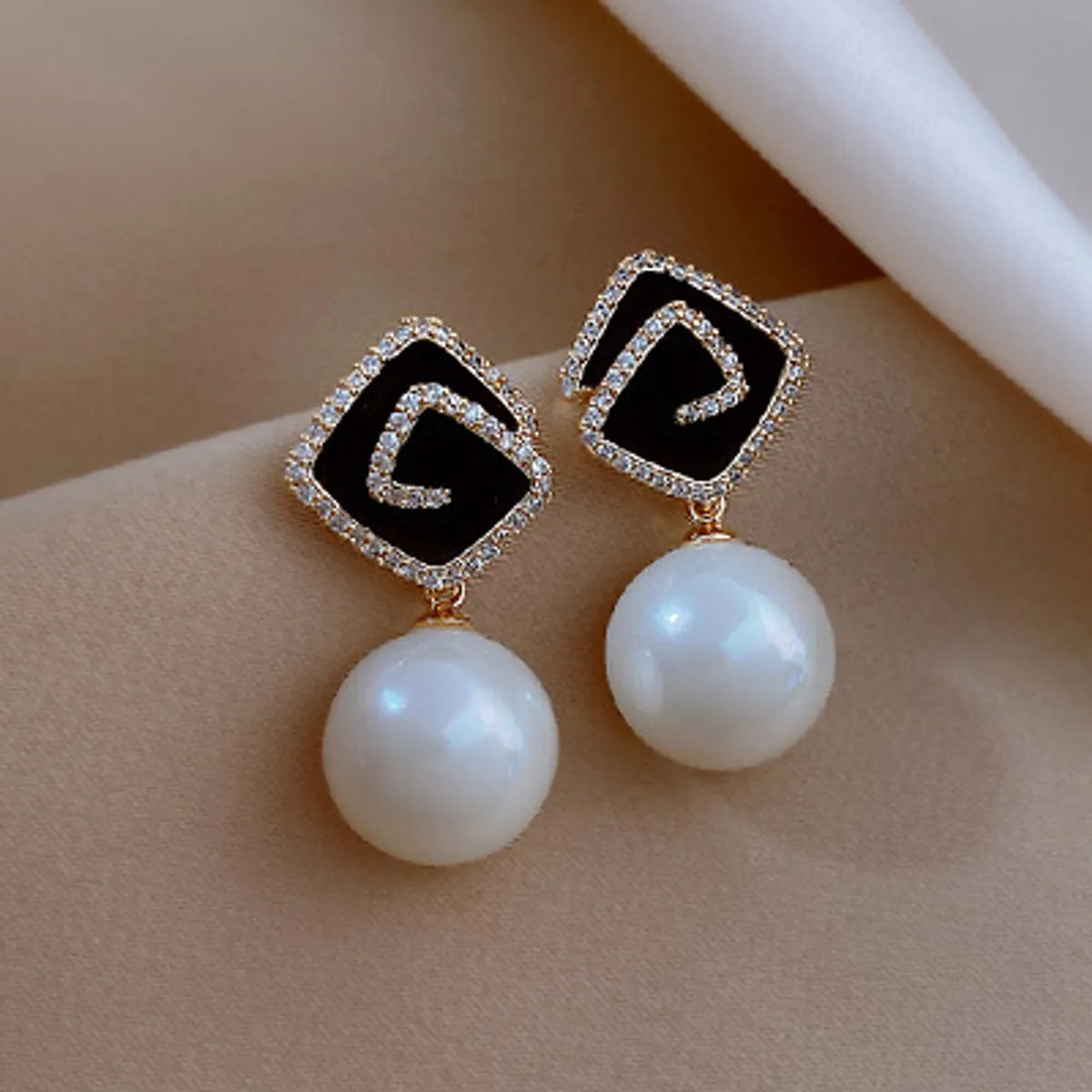 1 Pair Elegant Sweet Square Heart Shape Bow Knot Inlay Imitation Pearl Alloy Rhinestones Earrings