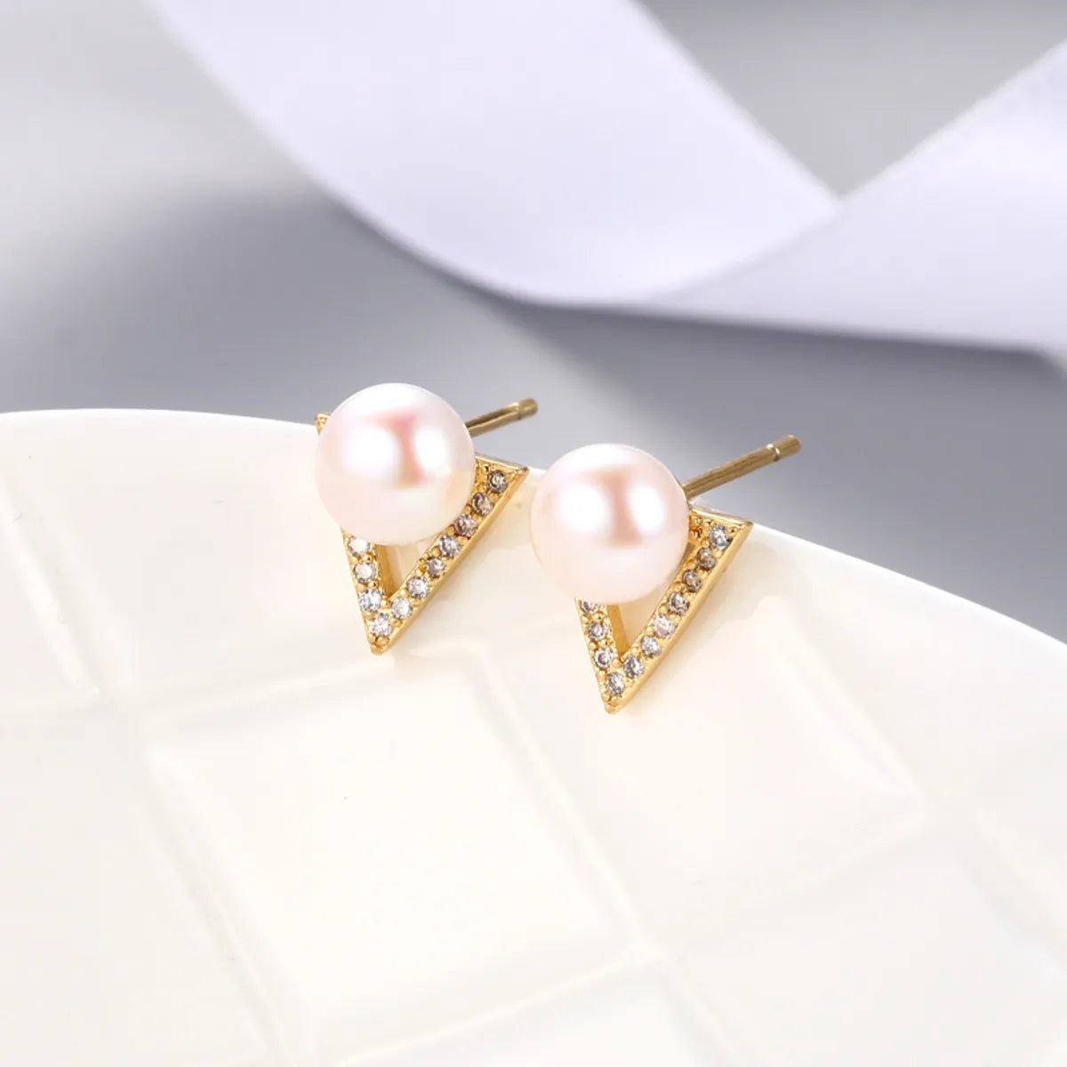 1 Pair Elegant Triangle Copper Inlay Zircon Ear Studs