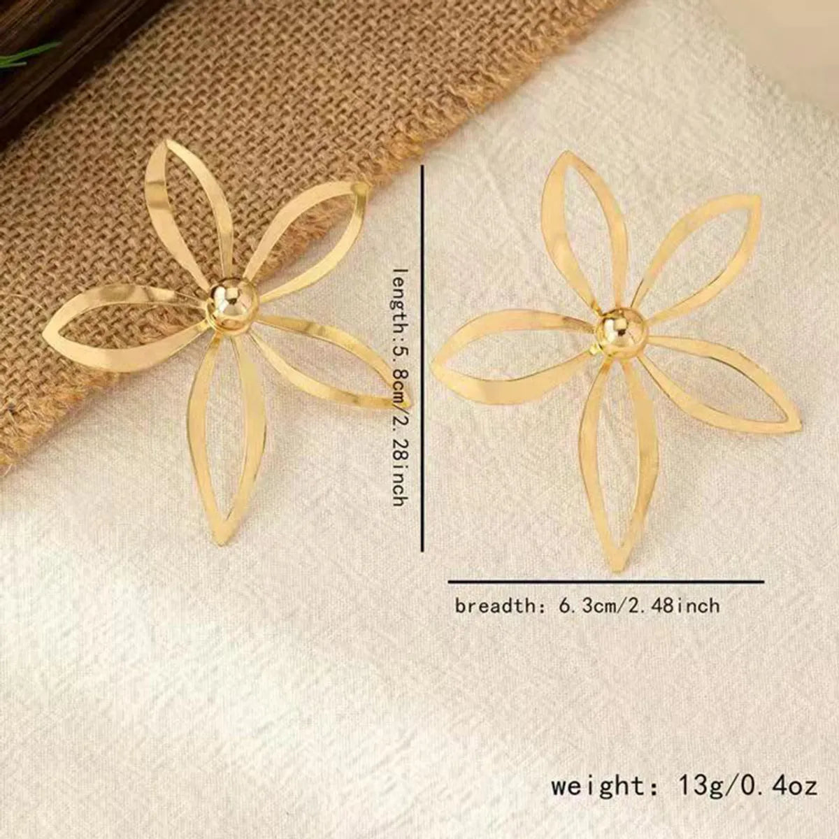 1 Pair Elegant Tropical Simple Style Flower Pleated Hollow Out Iron Gold Plated Ear Studs