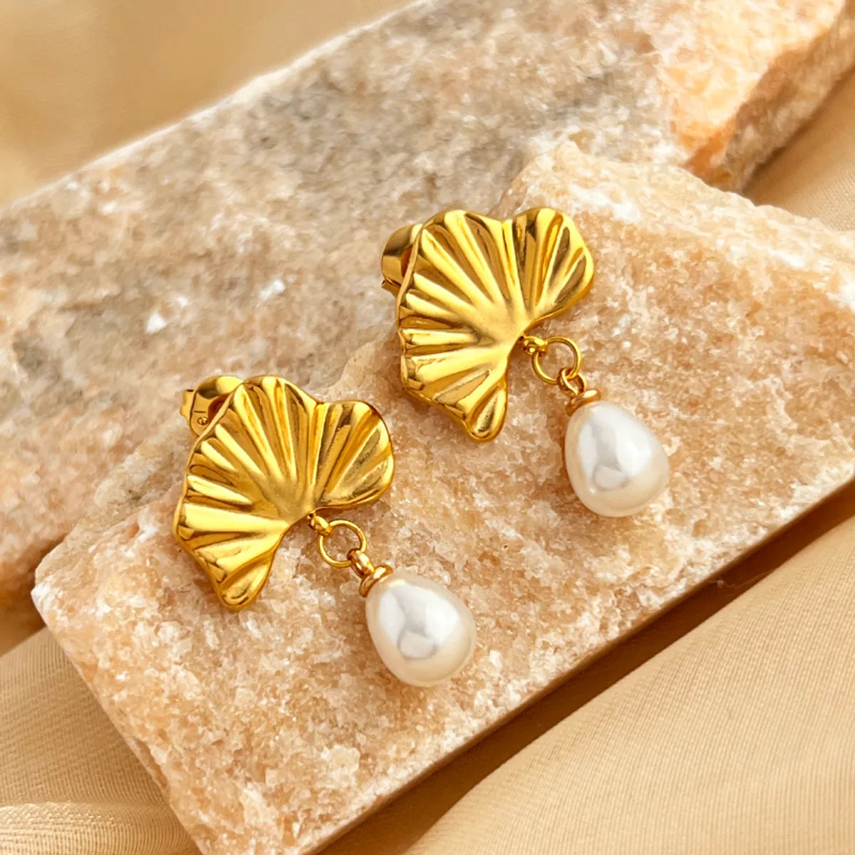 1 Pair Elegant Vacation Flower Polishing 304 Stainless Steel 18K Gold Plated Drop Earrings