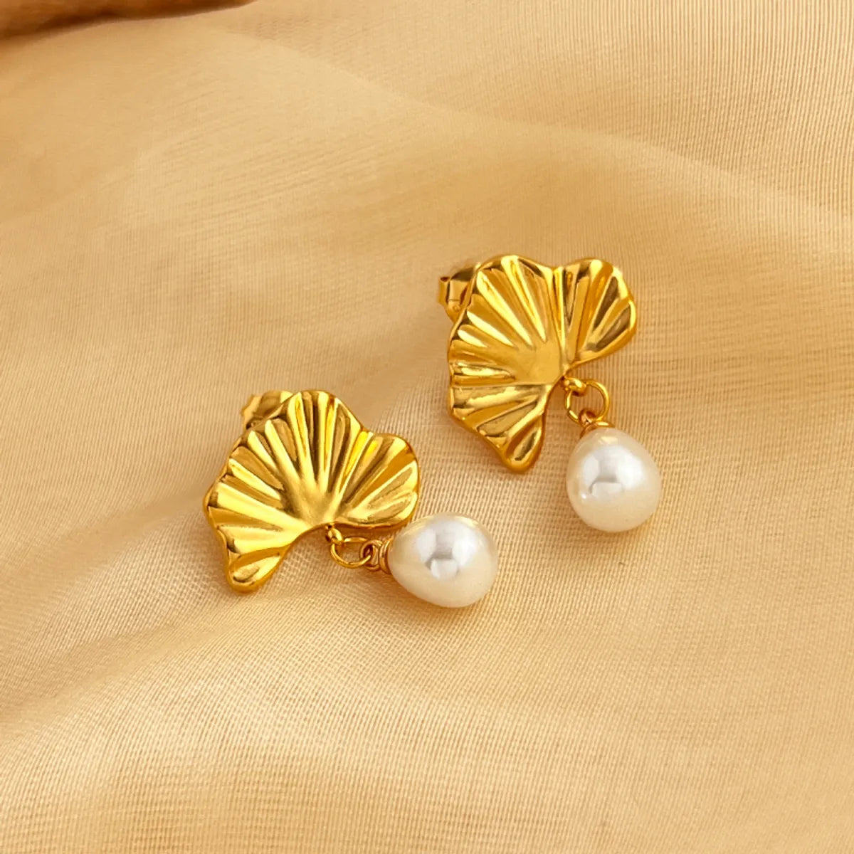 1 Pair Elegant Vacation Flower Polishing 304 Stainless Steel 18K Gold Plated Drop Earrings