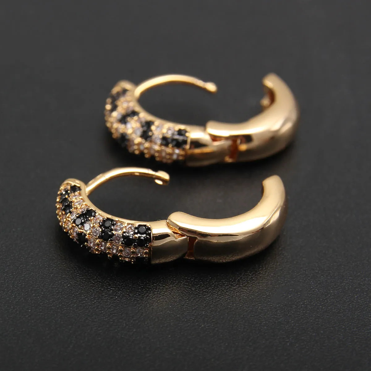 1 Pair Elegant Vintage Style Luxurious Leopard Plating Inlay Copper Zircon 18K Gold Plated Earrings