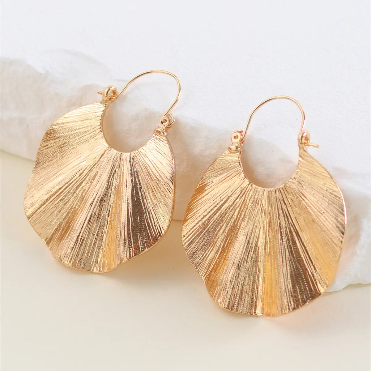 1 Pair Elegant Vintage Style Sector Solid Color Alloy Drop Earrings